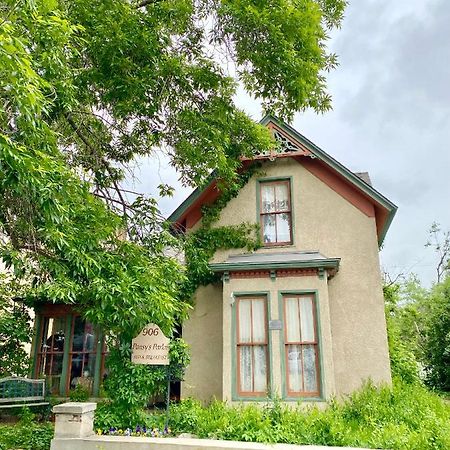 Pansy'S Parlor Bed & Breakfast 골든 외부 사진
