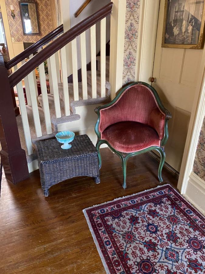 Pansy'S Parlor Bed & Breakfast 골든 외부 사진