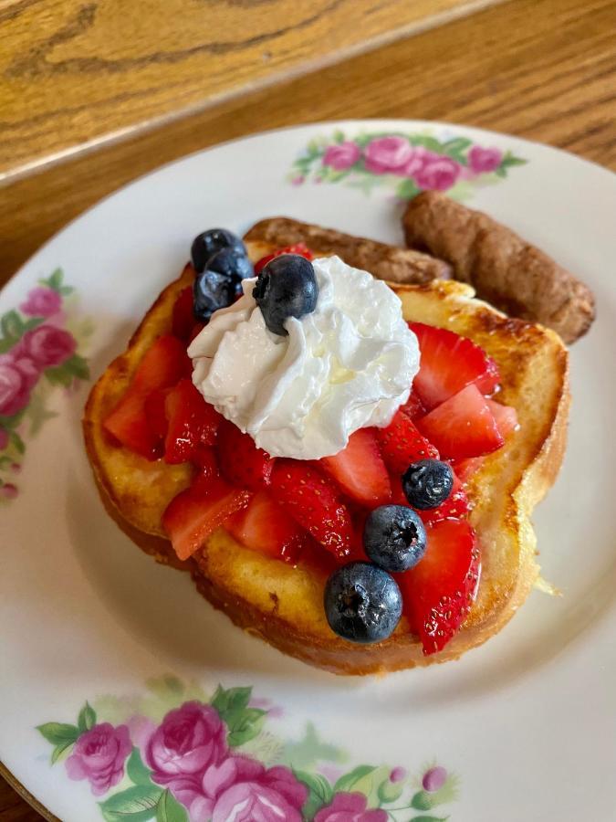 Pansy'S Parlor Bed & Breakfast 골든 외부 사진