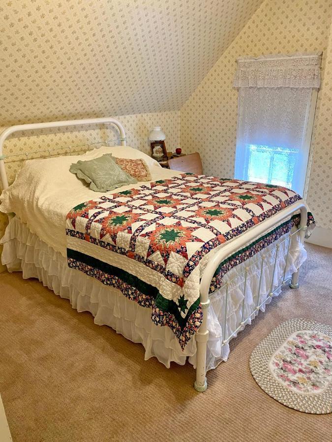 Pansy'S Parlor Bed & Breakfast 골든 외부 사진