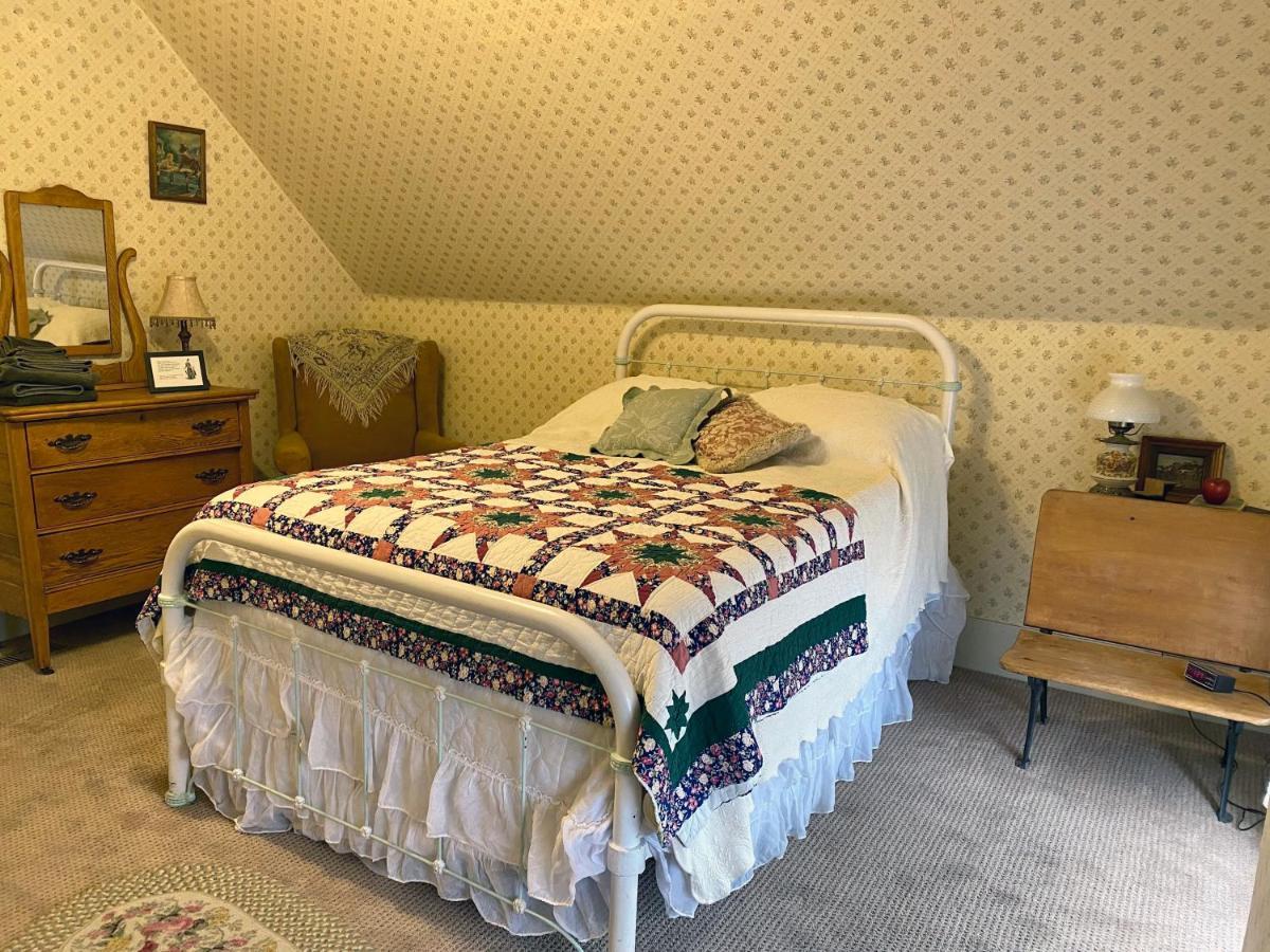 Pansy'S Parlor Bed & Breakfast 골든 외부 사진