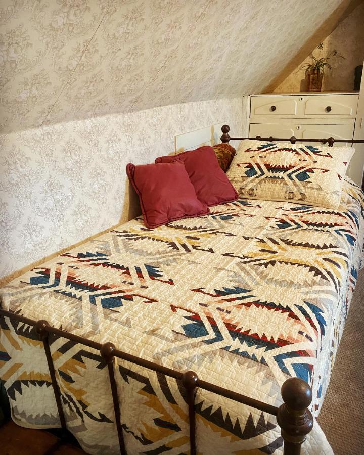 Pansy'S Parlor Bed & Breakfast 골든 외부 사진