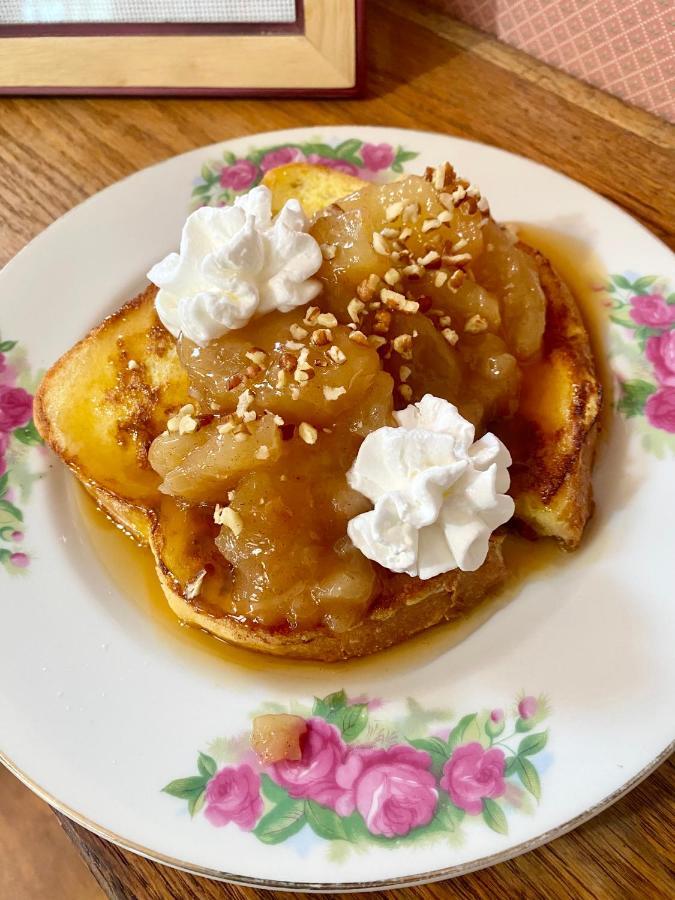 Pansy'S Parlor Bed & Breakfast 골든 외부 사진