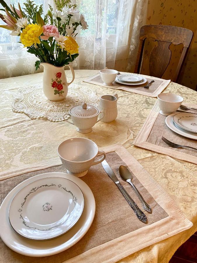 Pansy'S Parlor Bed & Breakfast 골든 외부 사진