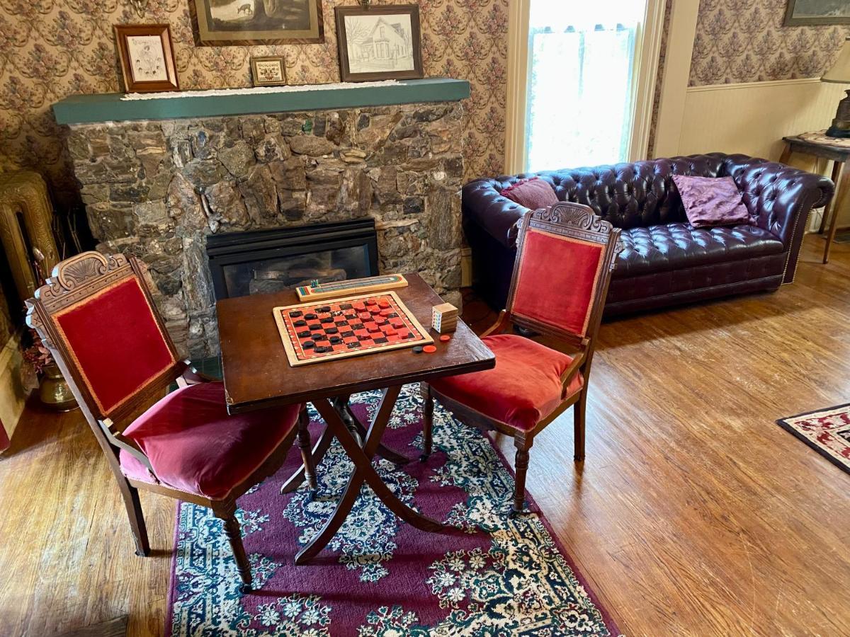 Pansy'S Parlor Bed & Breakfast 골든 외부 사진