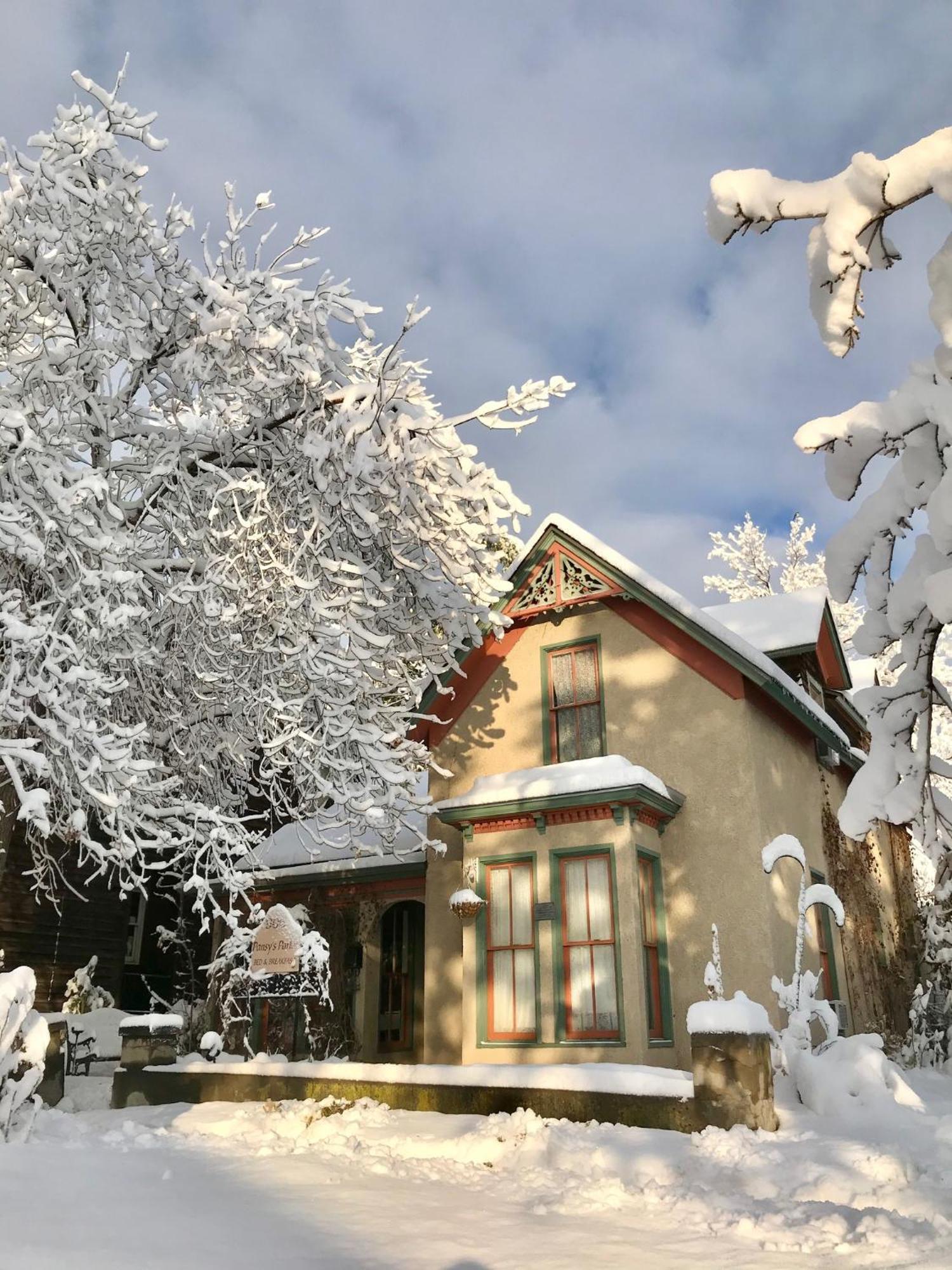 Pansy'S Parlor Bed & Breakfast 골든 외부 사진