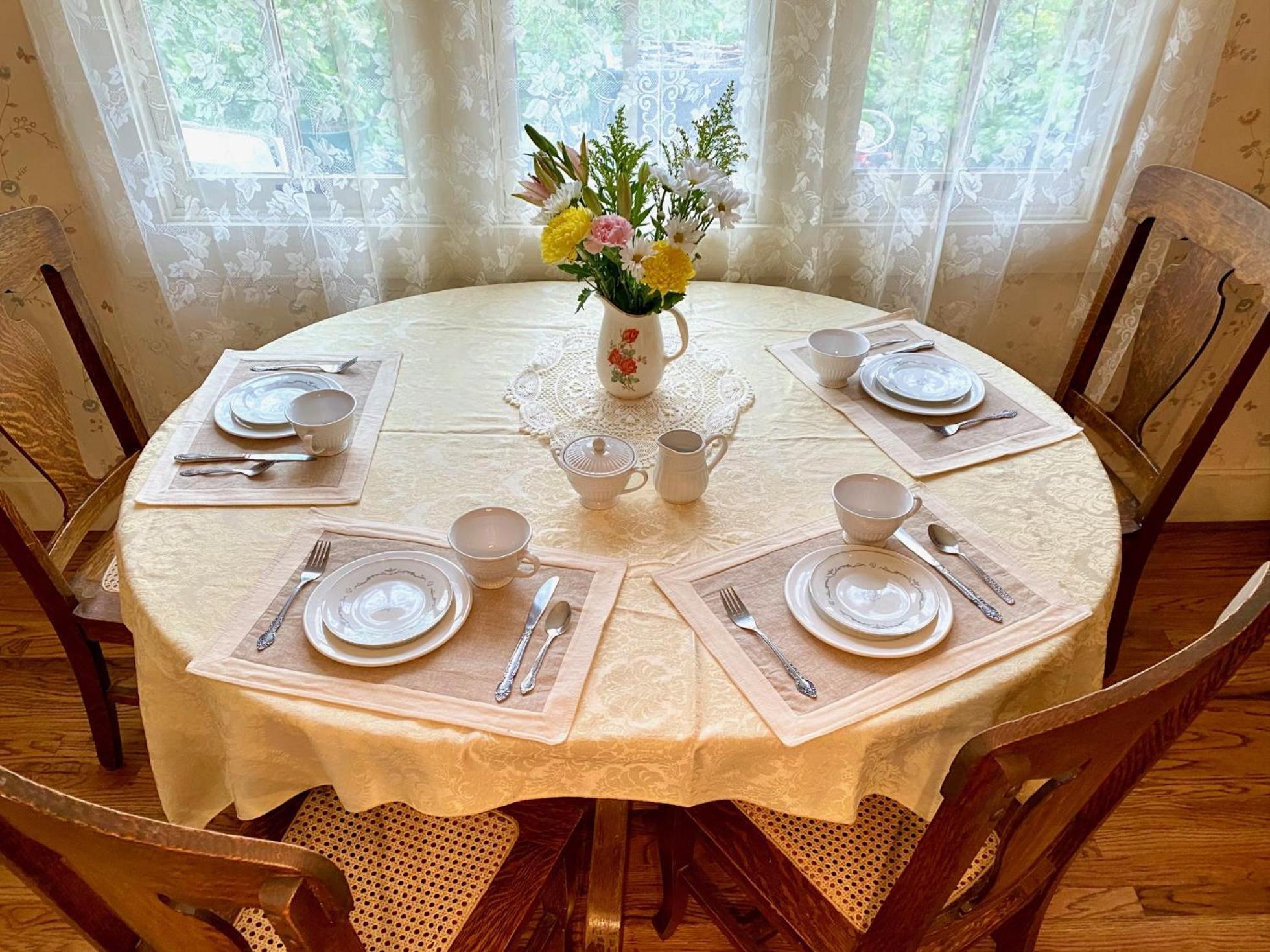 Pansy'S Parlor Bed & Breakfast 골든 외부 사진