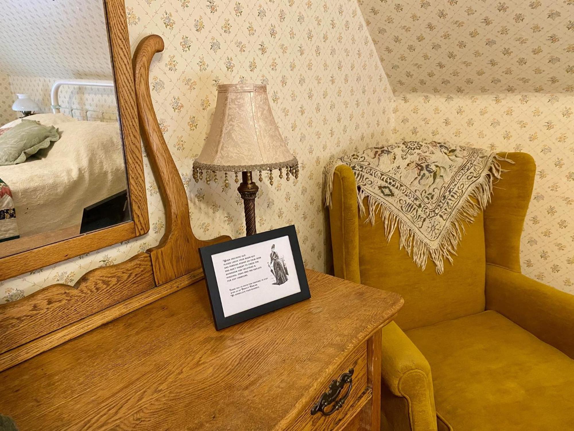 Pansy'S Parlor Bed & Breakfast 골든 외부 사진