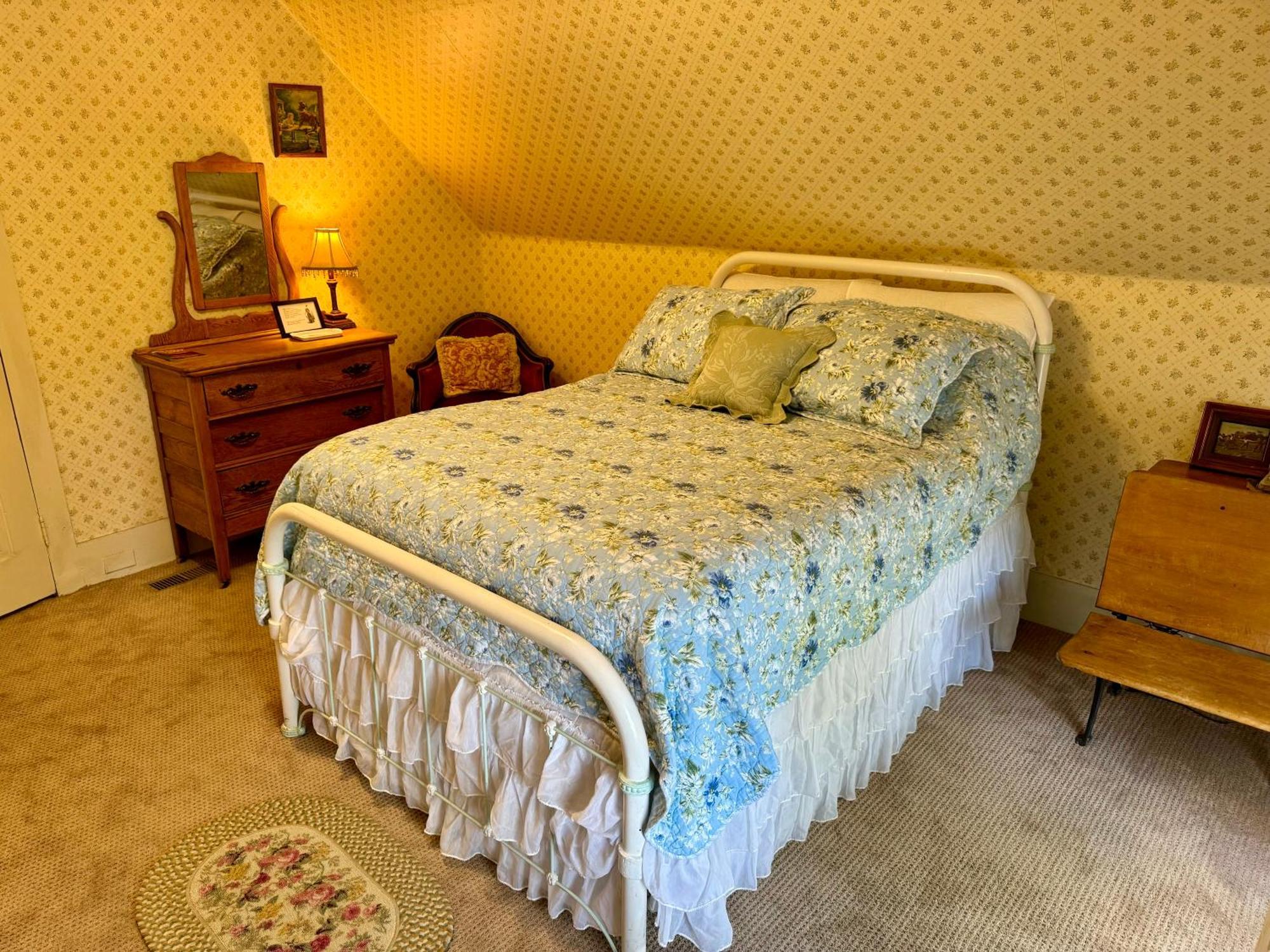 Pansy'S Parlor Bed & Breakfast 골든 외부 사진